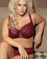 Cobra Lingerie komplet czerwonej bielizny.